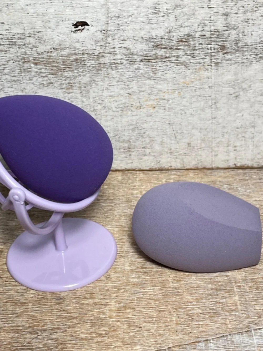 Miniso Beauty Tools: 2 Beauty Sponges, 1 Sponge Holder Set Purple Colors New